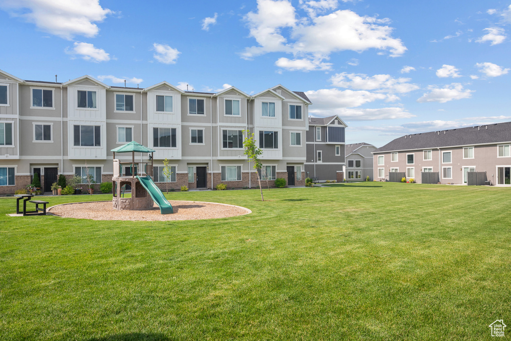 Surrounding community featuring a residential view and a yard
