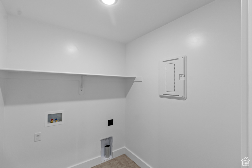 Laundry area featuring washer hookup and baseboards