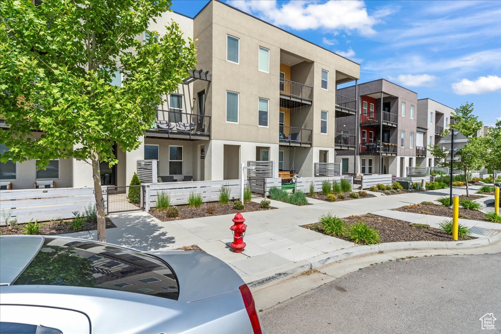 View of apartment building / complex