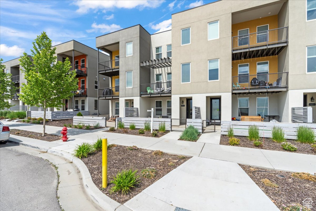 View of apartment building / complex