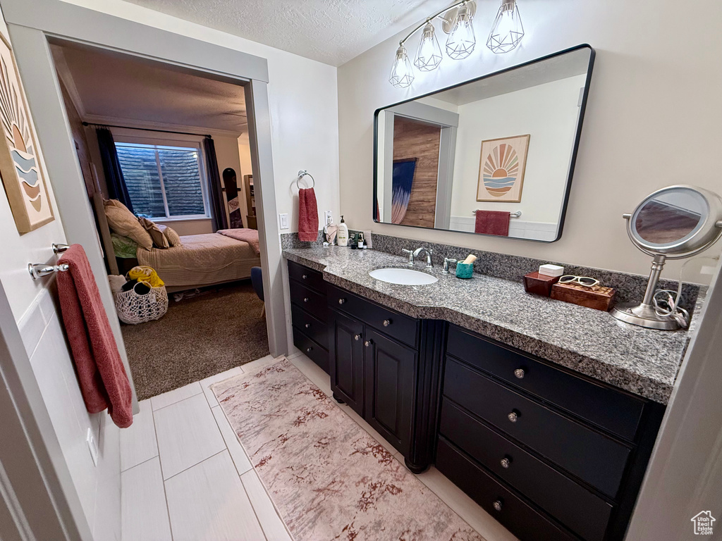 Ensuite bathroom with vanity and a textured ceiling