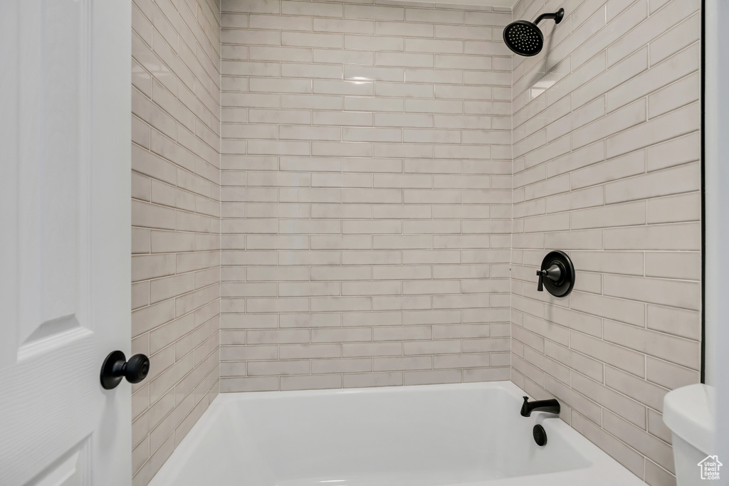 Bathroom with shower / bathtub combination