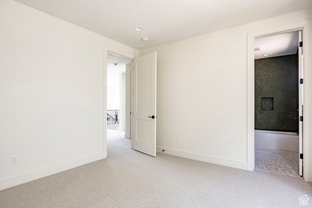 Spare room featuring light carpet, baseboards, a smoke detector, and recessed lighting