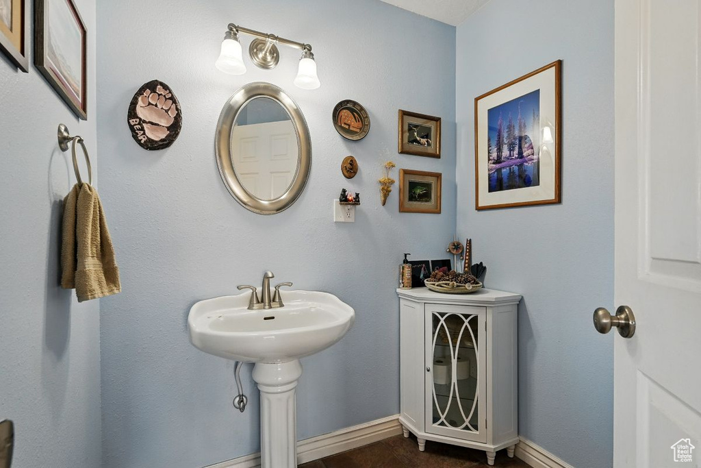 Bathroom featuring baseboards