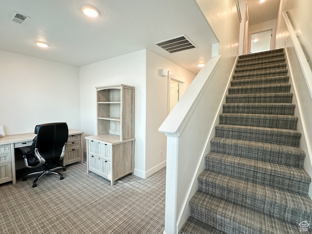 Staircase with carpet and baseboards