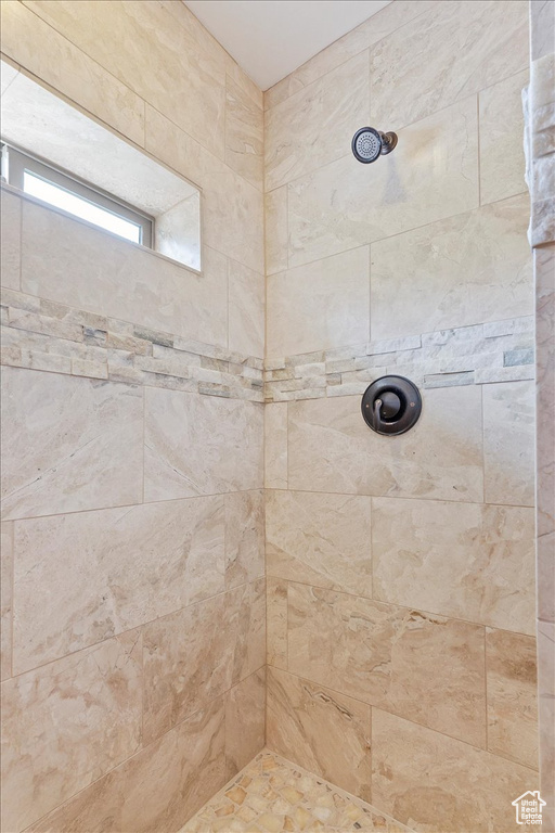 Bathroom featuring a tile shower