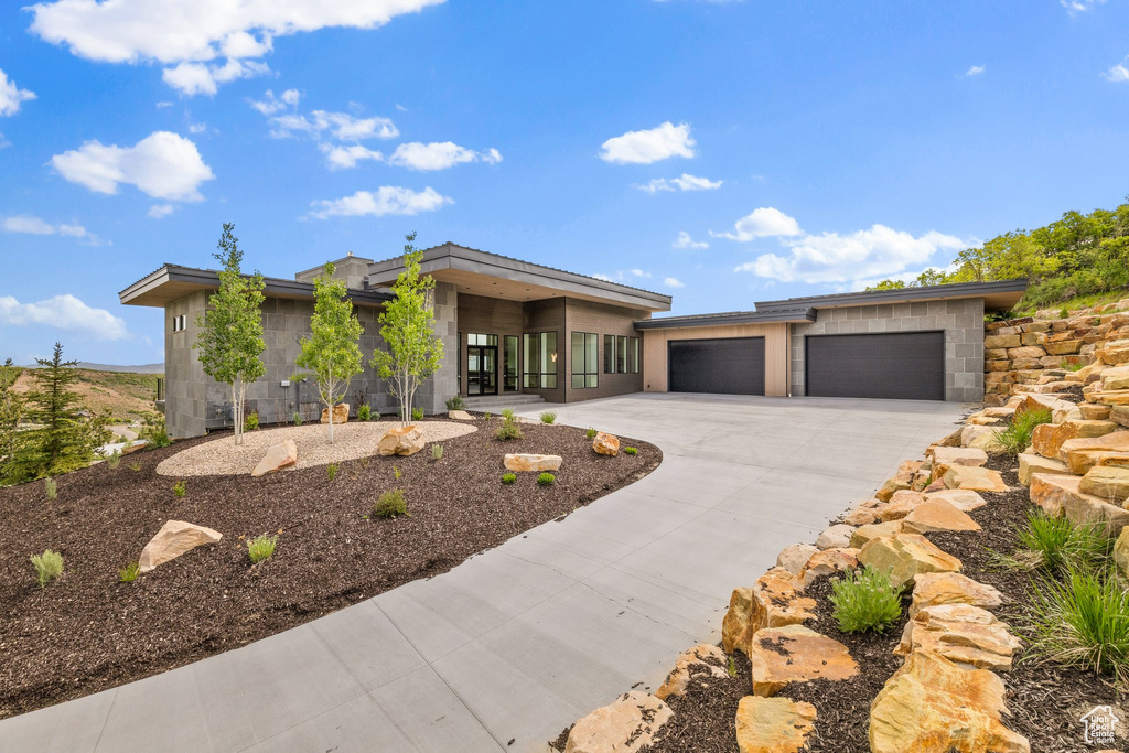 View of front of house featuring driveway and a garage