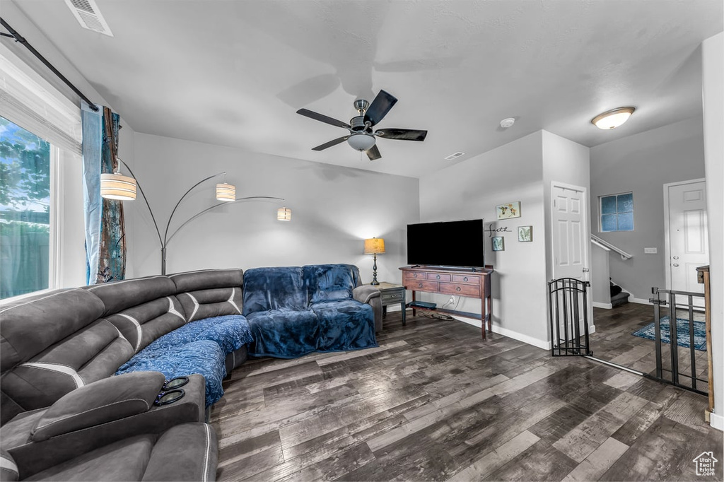 Photo 6 for MLS #2090657 at 1002 W Stonehaven Dr #108