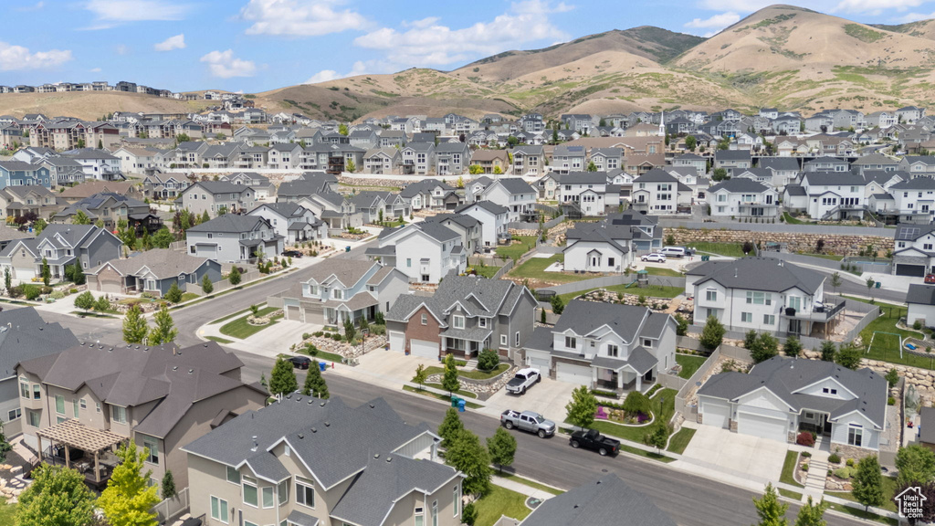 Aerial view of property\\\\\\\\\\\\\\\\\\\\\\\\\\\\\\\\\\\\\\\\\\\\\\\\\\\\\\\\\\\\\\\'s location with nearby suburban area and mountains