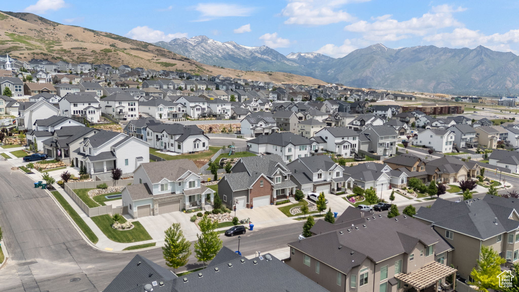 Aerial overview of property\\\\\\\\\\\\\\\\\\\\\\\\\\\\\\\\\\\\\\\\\\\\\\\\\\\\\\\\\\\\\\\'s location featuring nearby suburban area and mountains