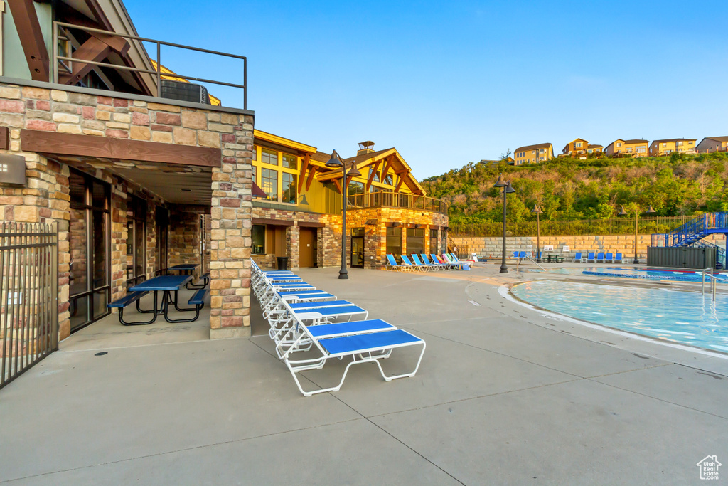 2208 E SNOW BLOSSOM WAY Draper, UT 84020