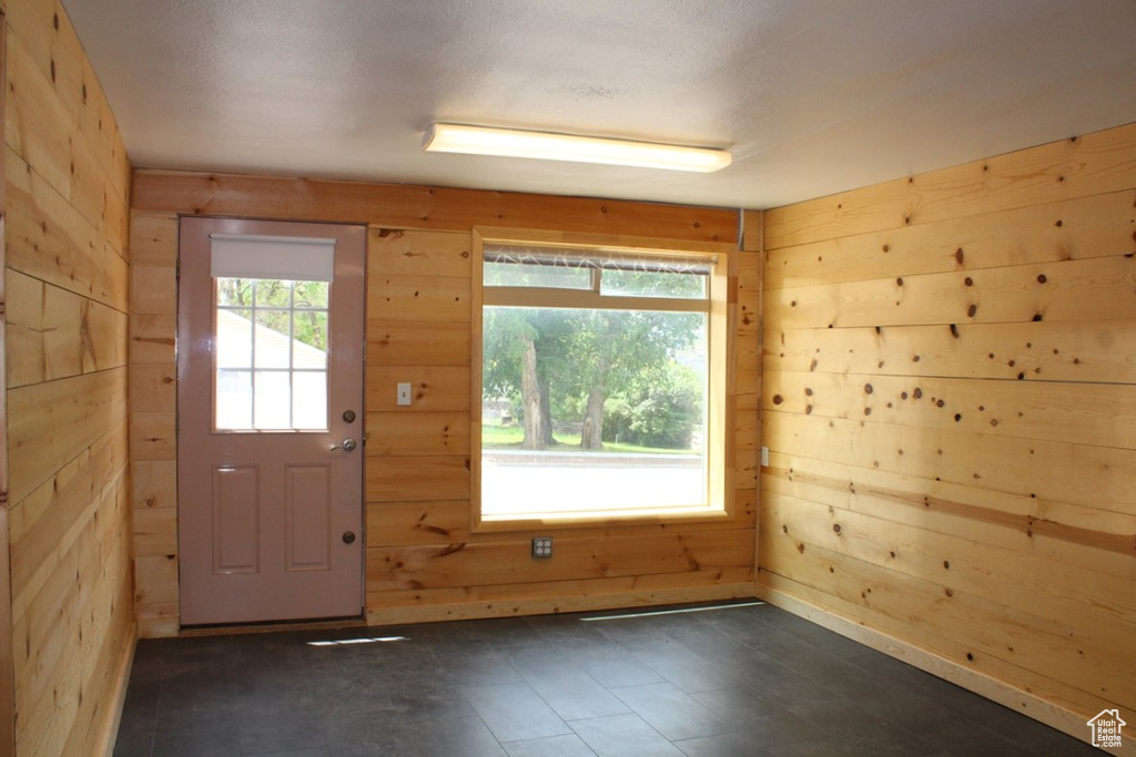 Entrance foyer with wooden walls