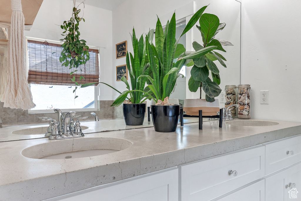 Lobby featuring a sink