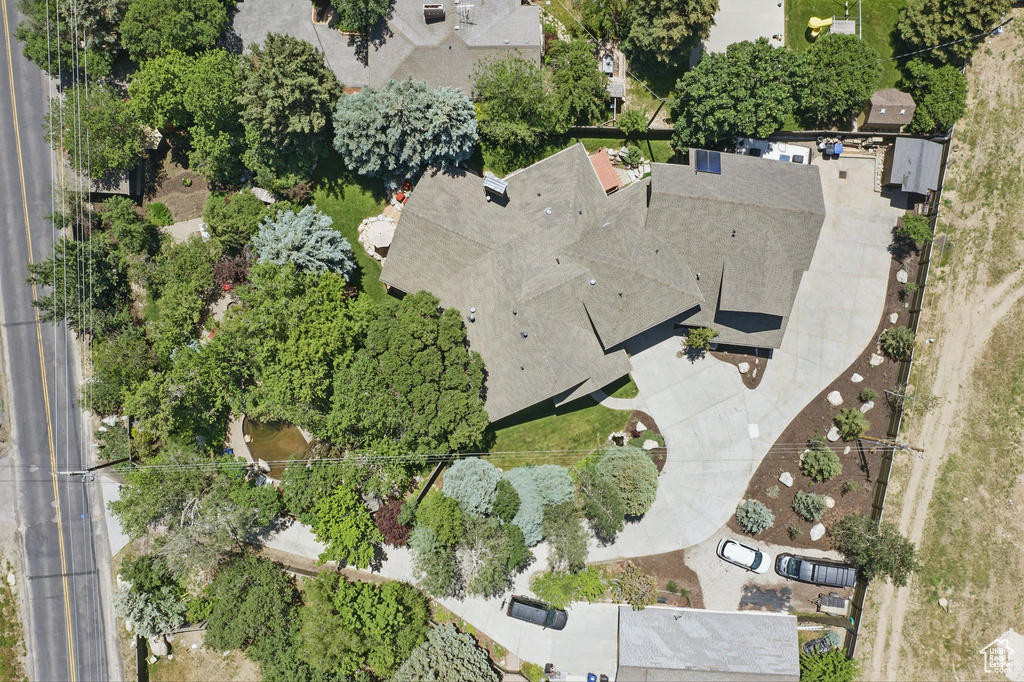 Aerial view of property and surrounding area