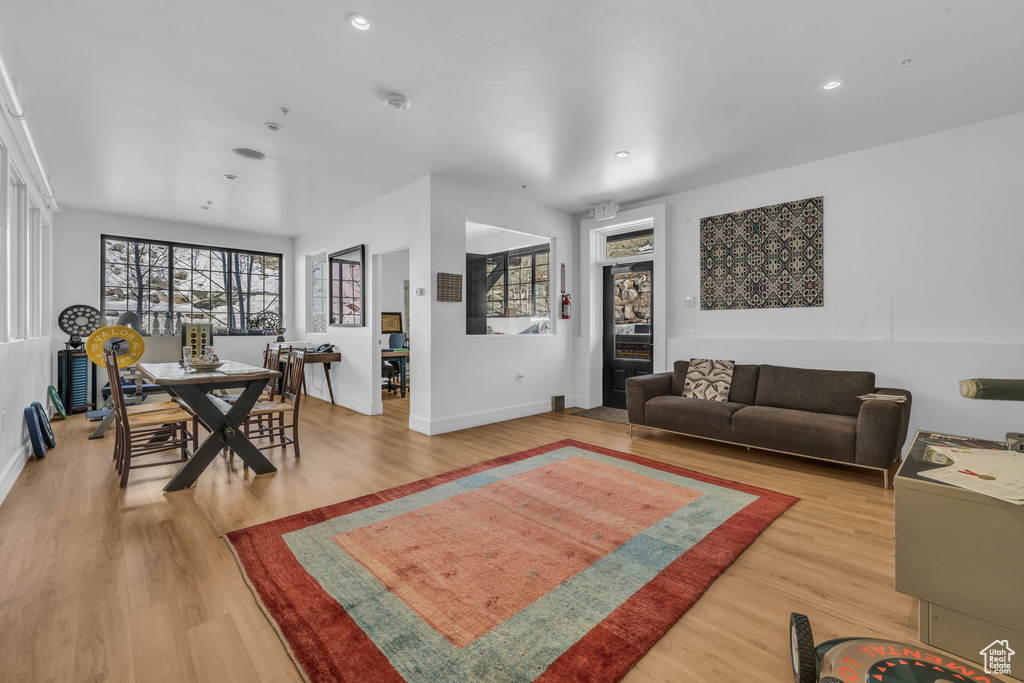 Living area featuring light wood-style floors, baseboards, and recessed lighting