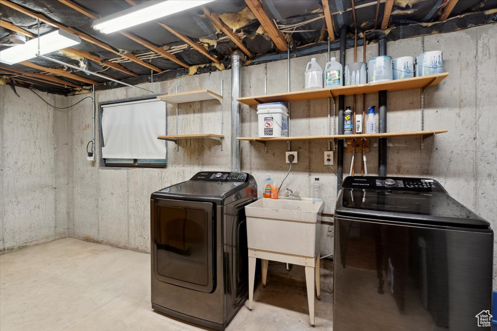 Laundry room with washing machine and dryer