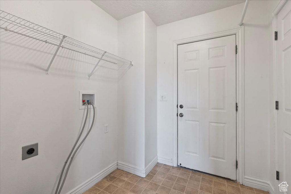 Laundry area with baseboards, electric dryer hookup, and hookup for a washing machine