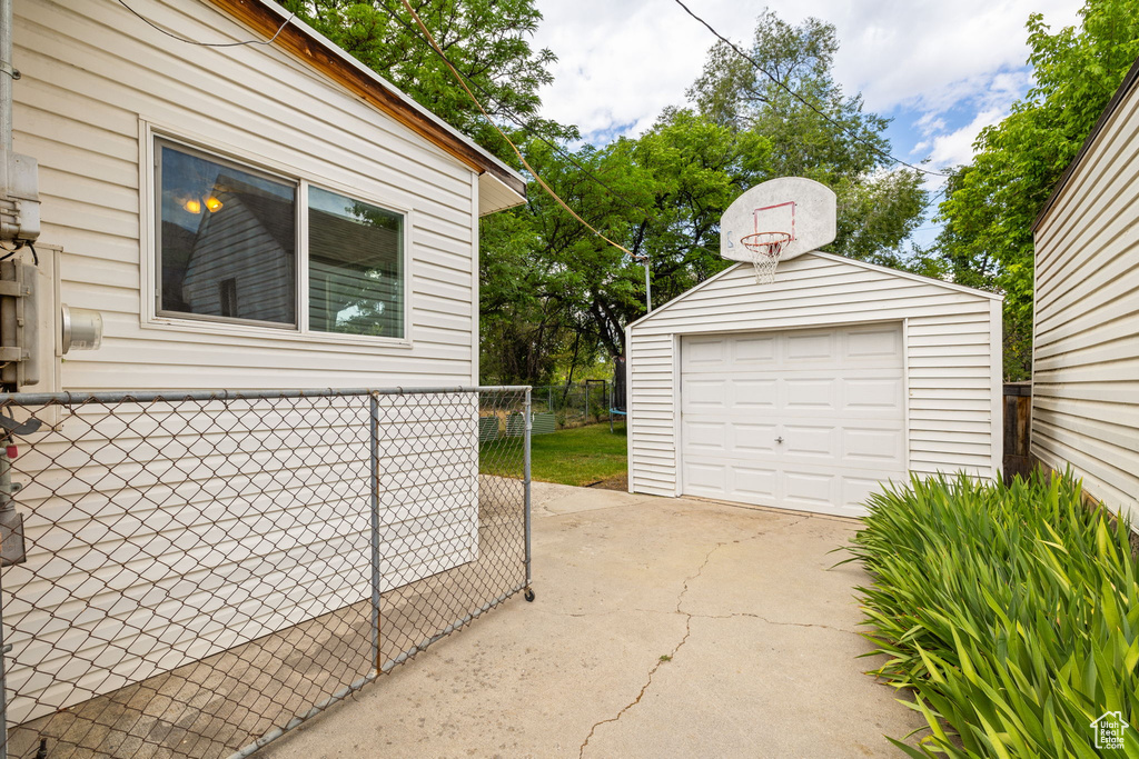 Detached garage with driveway