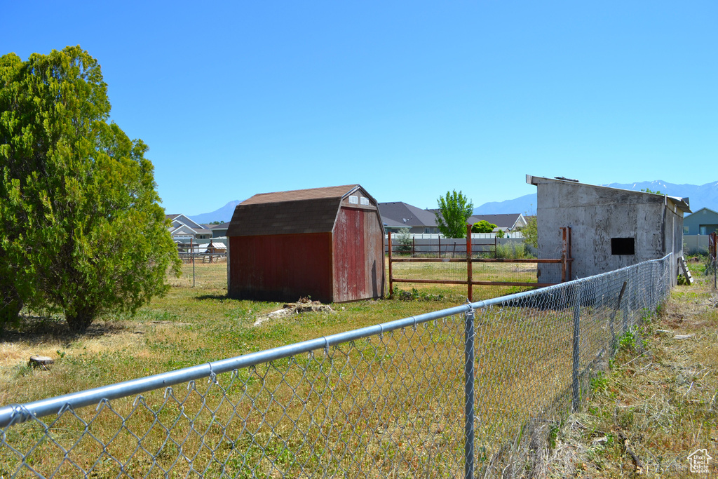 View of yard featuring a mountain view