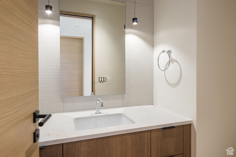 Bathroom with vanity and decorative backsplash