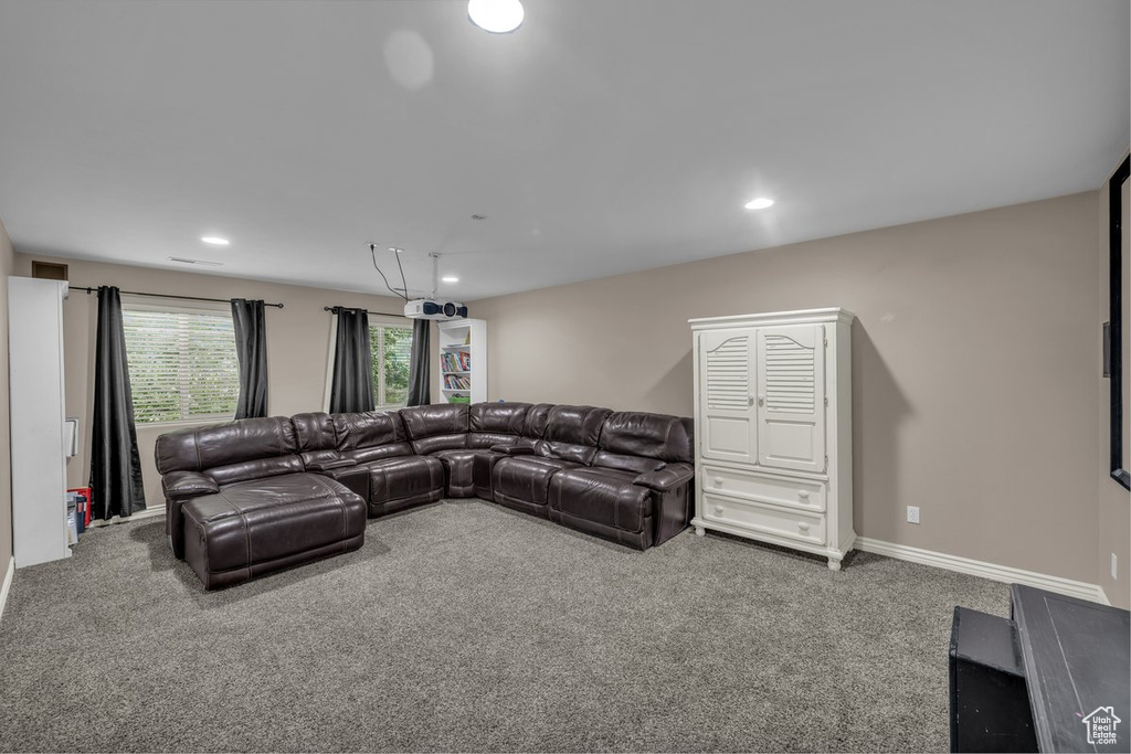 Living area featuring carpet flooring and recessed lighting