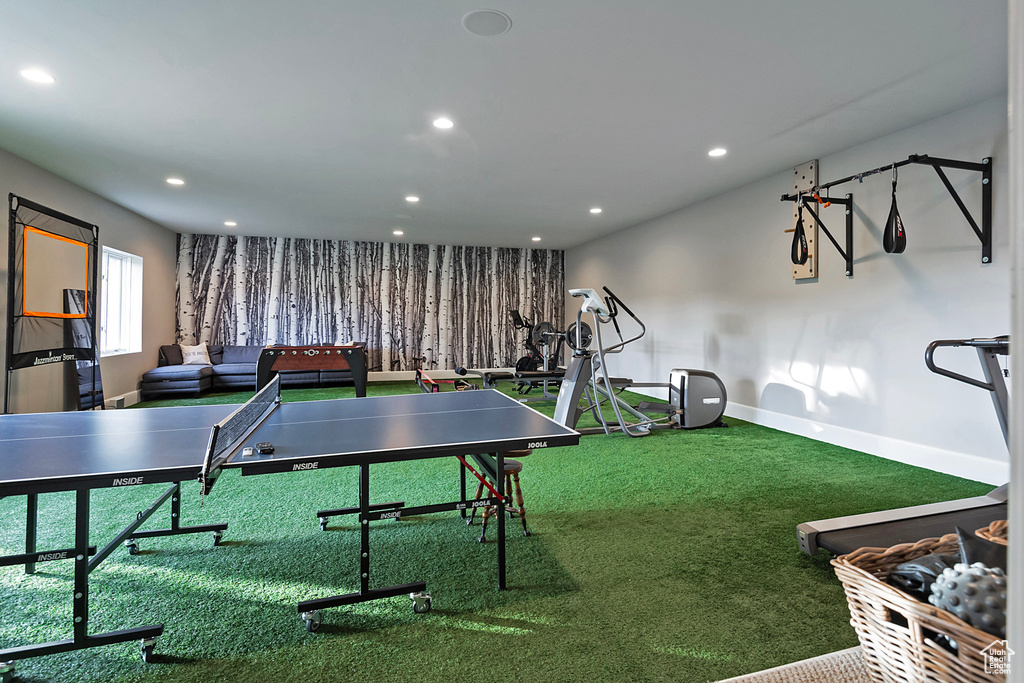 Recreation room with carpet floors, recessed lighting, and baseboards