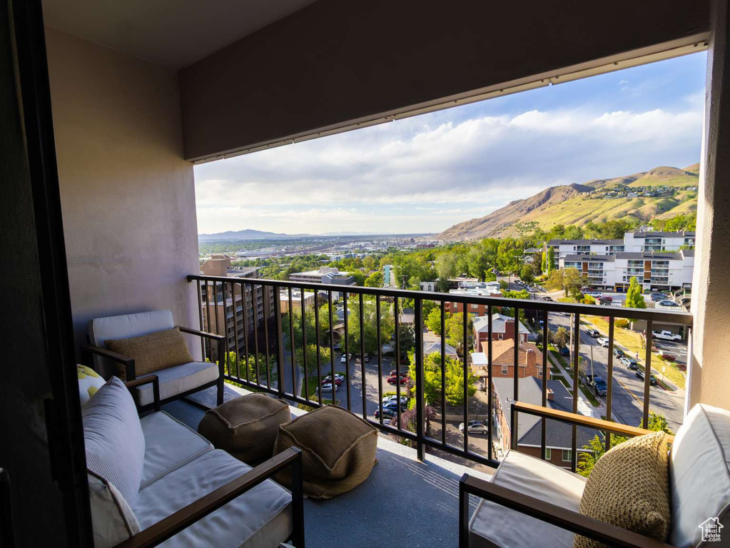 Balcony with a mountain view and outdoor lounge area
