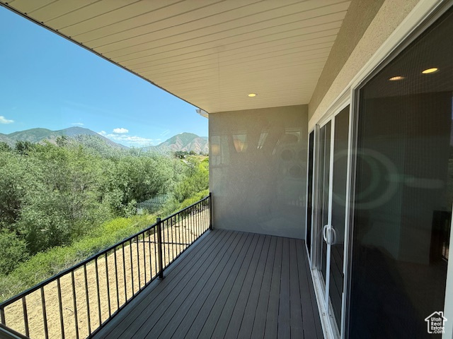 Balcony featuring a mountain view