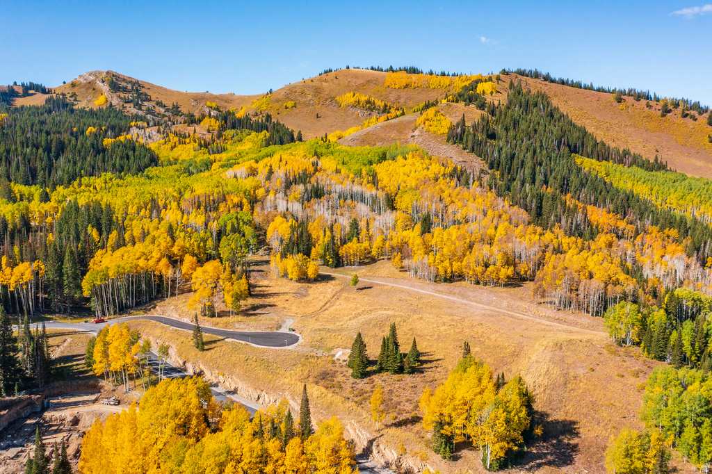 325  WHITE PINE CANYON RD Park City, UT 84060