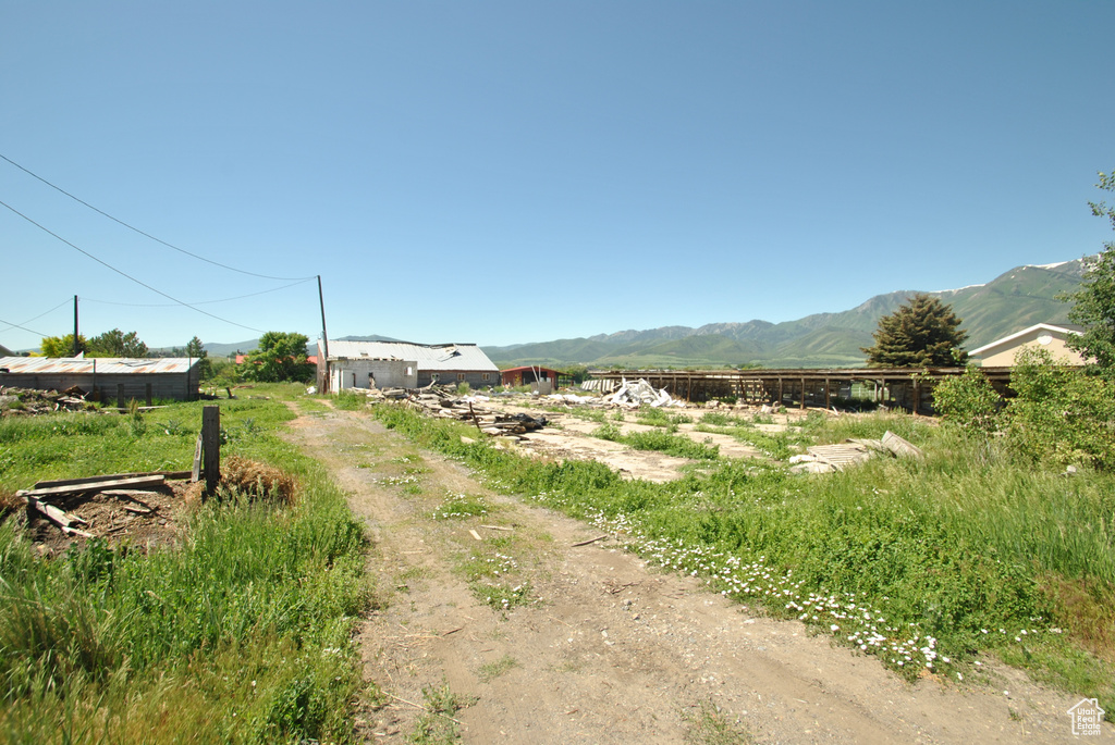 View of dirt / gravel driveway featuring a mountain view