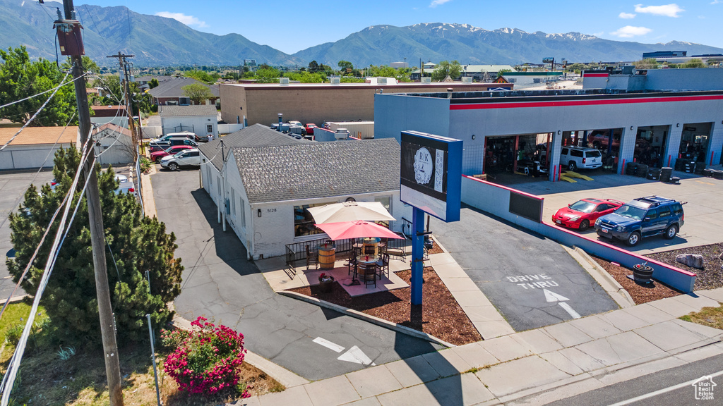 Bird\'s eye view of a mountain backdrop