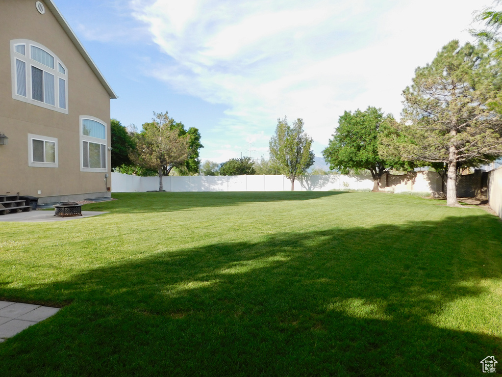 View of yard featuring an outdoor fire pit