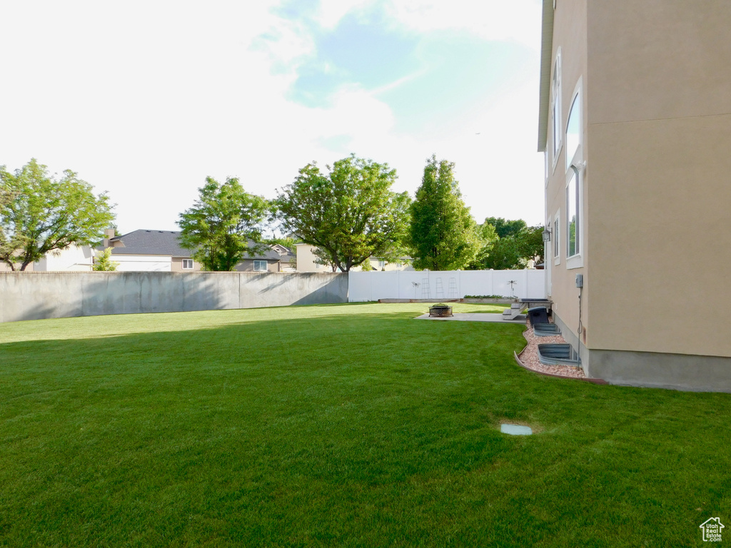 View of yard featuring a fire pit