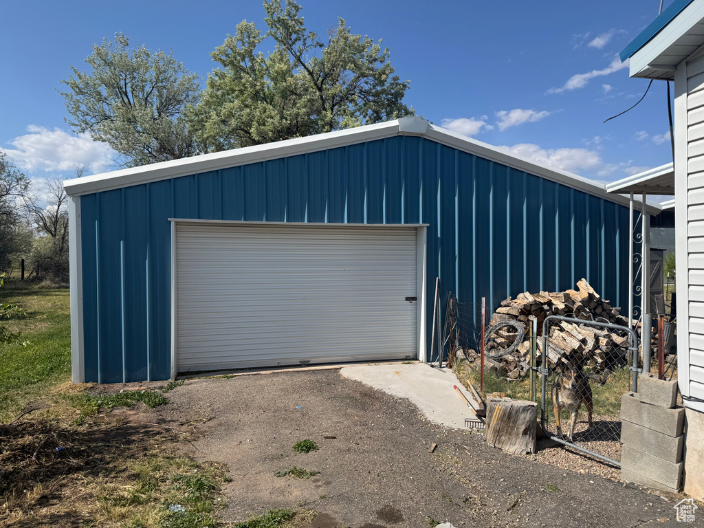 Detached garage with driveway