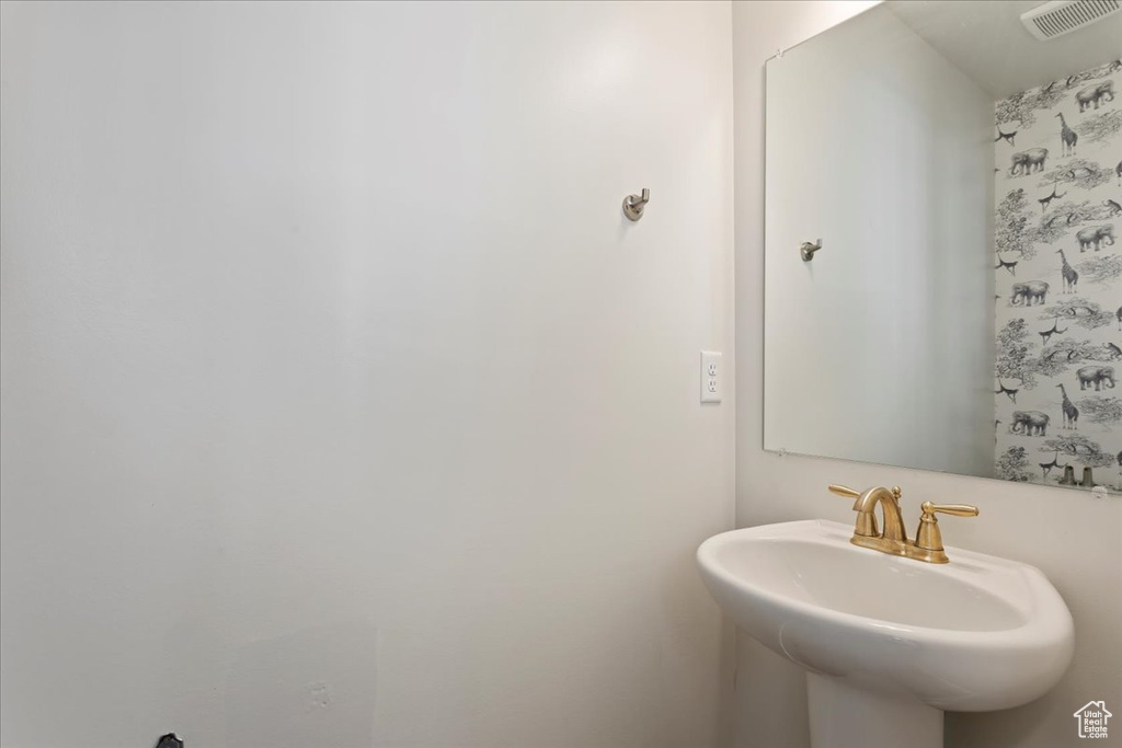 Bathroom with a sink