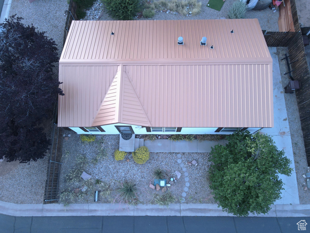 Aerial view of property and surrounding area