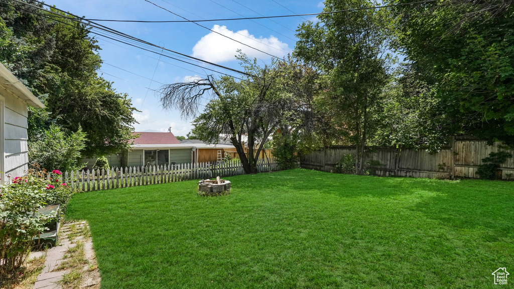 View of yard featuring an outdoor fire pit