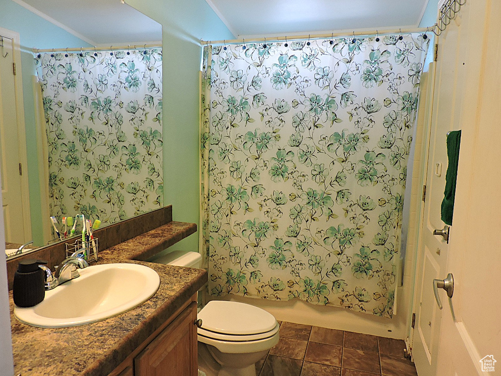 Full bath with vanity, toilet, and shower / tub combo with curtain