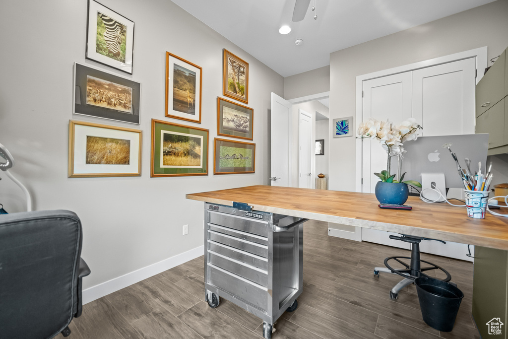 Office area featuring baseboards, dark wood-style floors, a ceiling fan, and recessed lighting