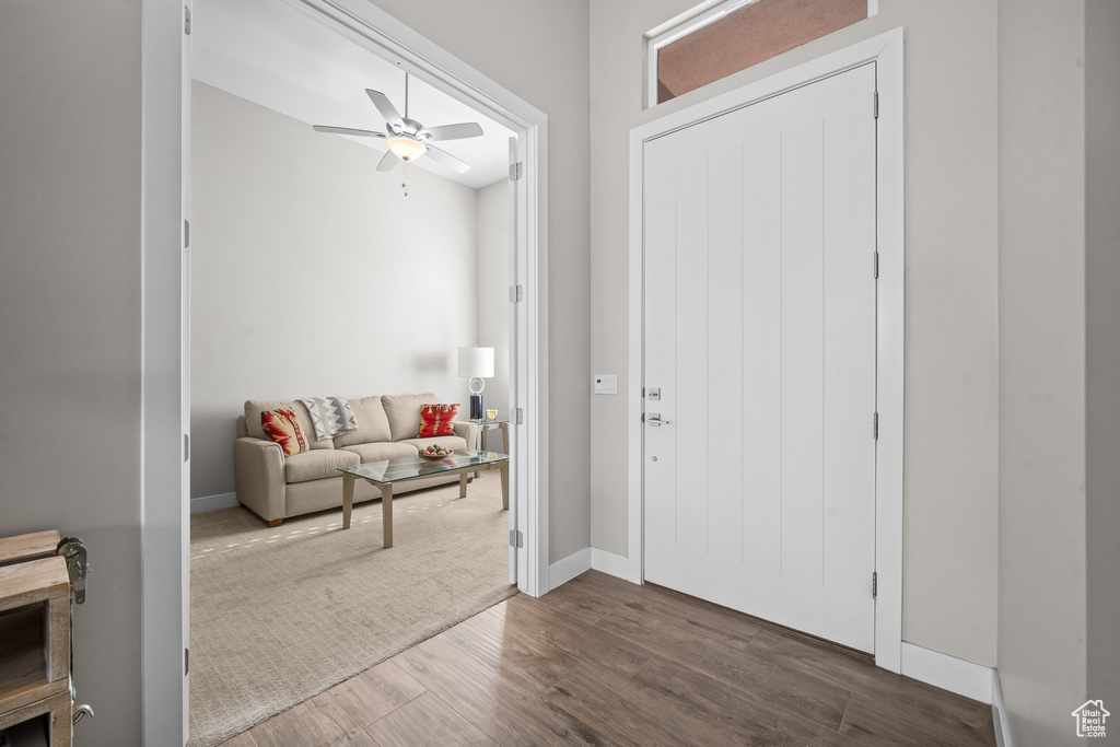 Foyer featuring dark wood finished floors, a ceiling fan, and baseboards