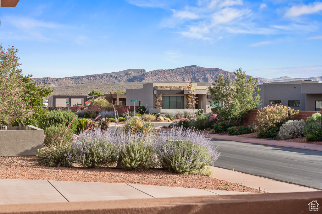 Pueblo-style house with a mountain view and stucco siding