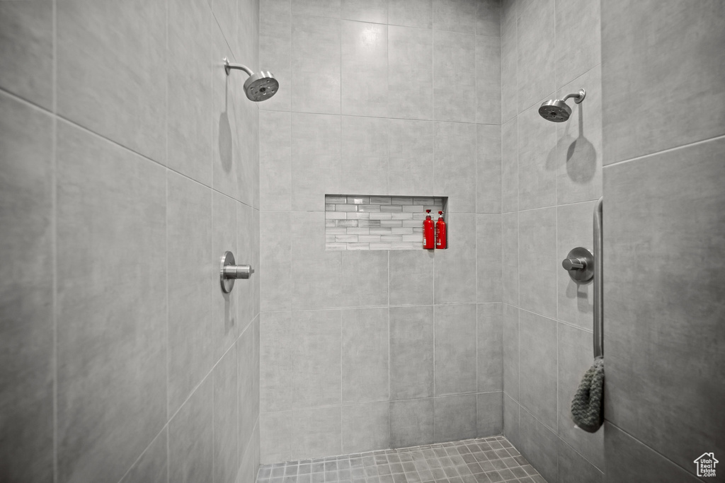 Bathroom featuring a tile shower