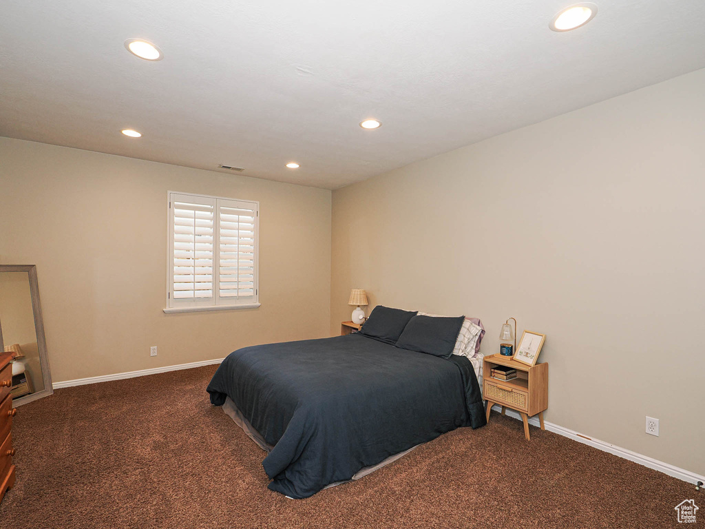 Carpeted bedroom with recessed lighting and baseboards