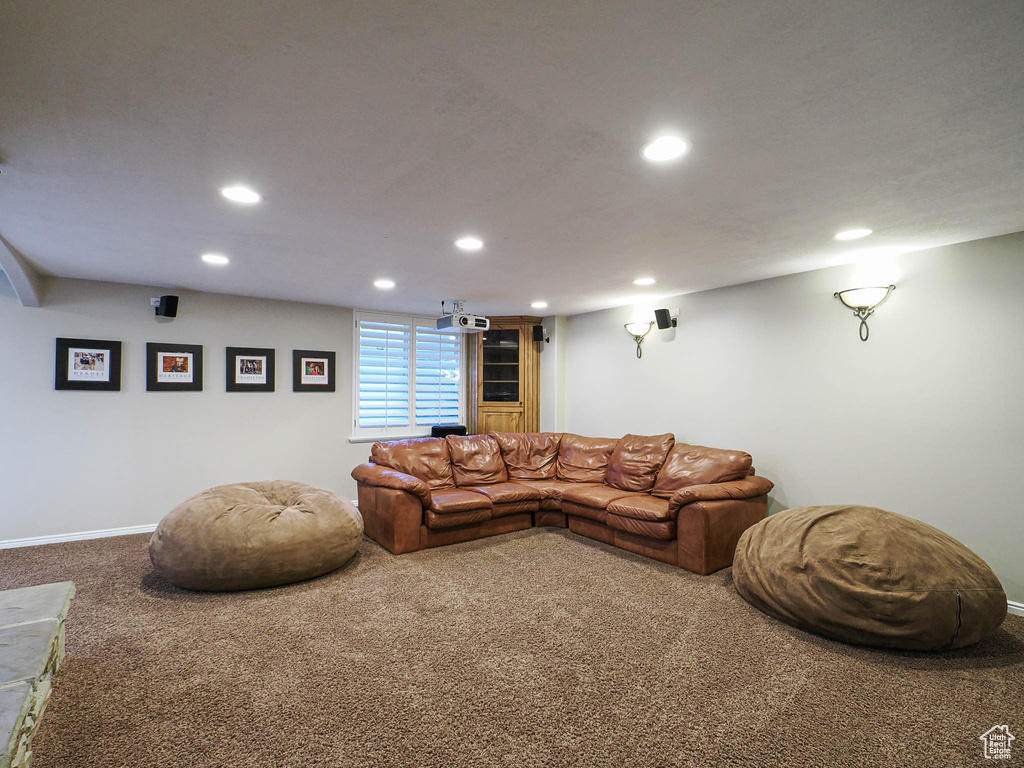 Living room with carpet, recessed lighting, and baseboards