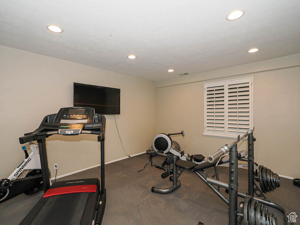 Exercise room with recessed lighting and baseboards