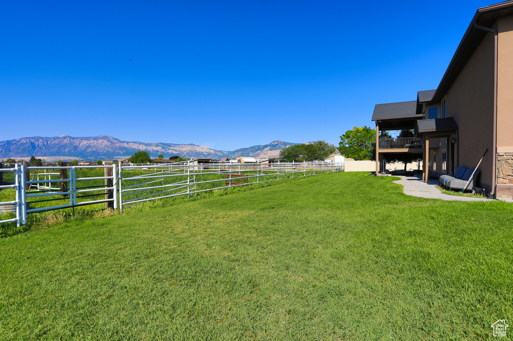 View of yard featuring a mountain view