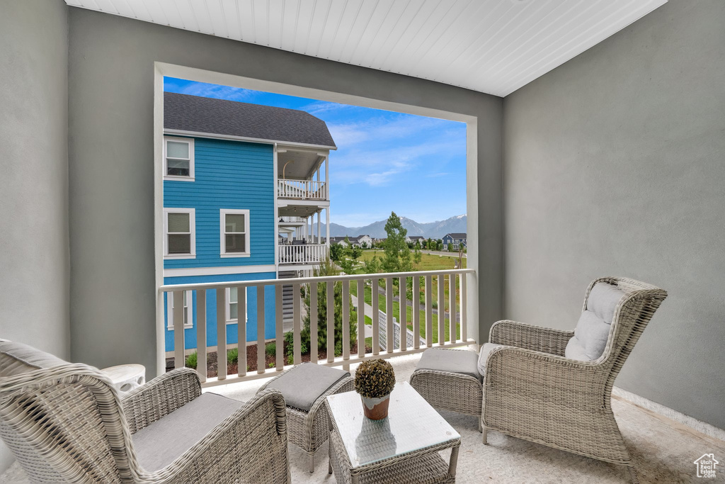 Balcony featuring a mountain view