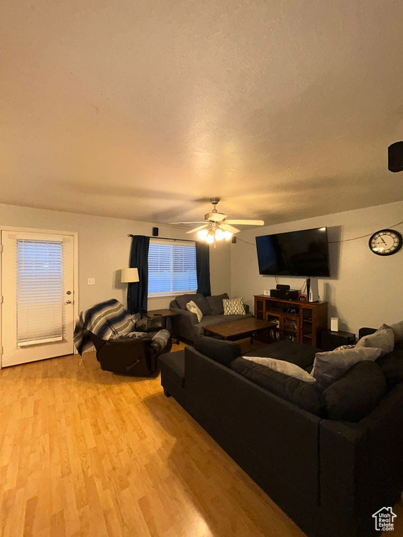 Living area featuring light wood-style floors and ceiling fan
