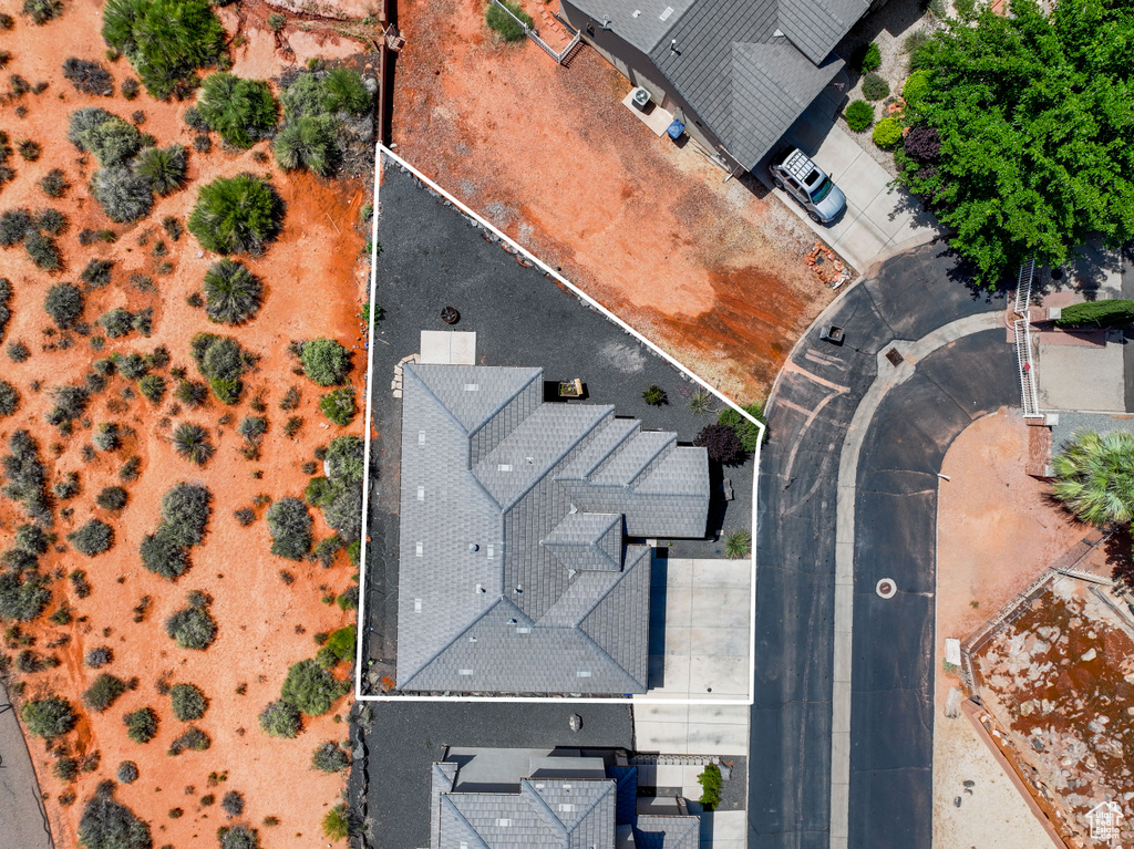 Aerial overview of property\'s location featuring property boundaries highlighted