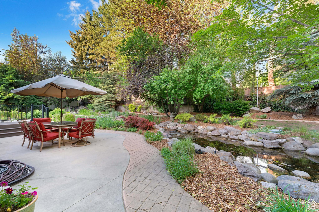 View of patio / terrace featuring outdoor dining space